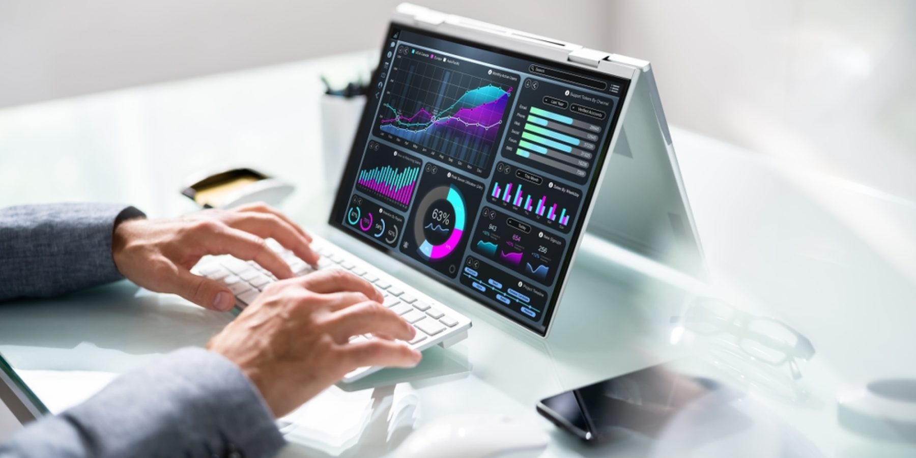Businessman,Using,Analytics,Data,Kpi,Dashboard,Tech
